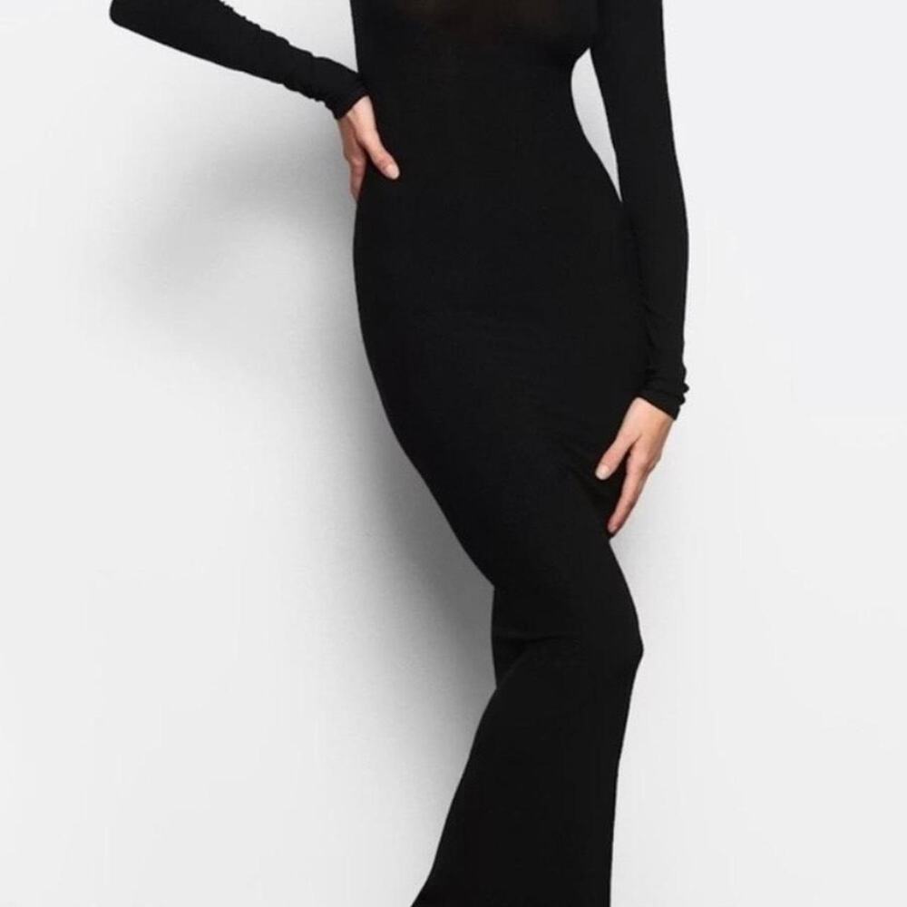 Skims black long sleeve maxi